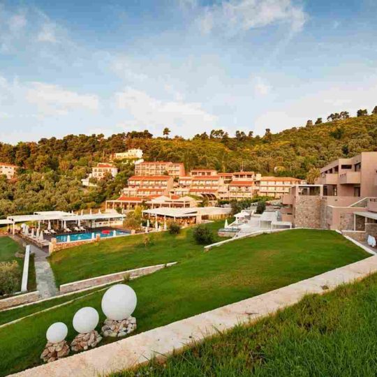 https://www.itremoschettieri.org/wp-content/uploads/2016/03/summer-hotel-02-540x540.jpg