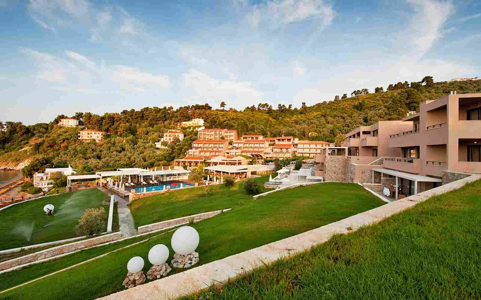 https://www.itremoschettieri.org/wp-content/uploads/2016/03/summer-hotel-02.jpg
