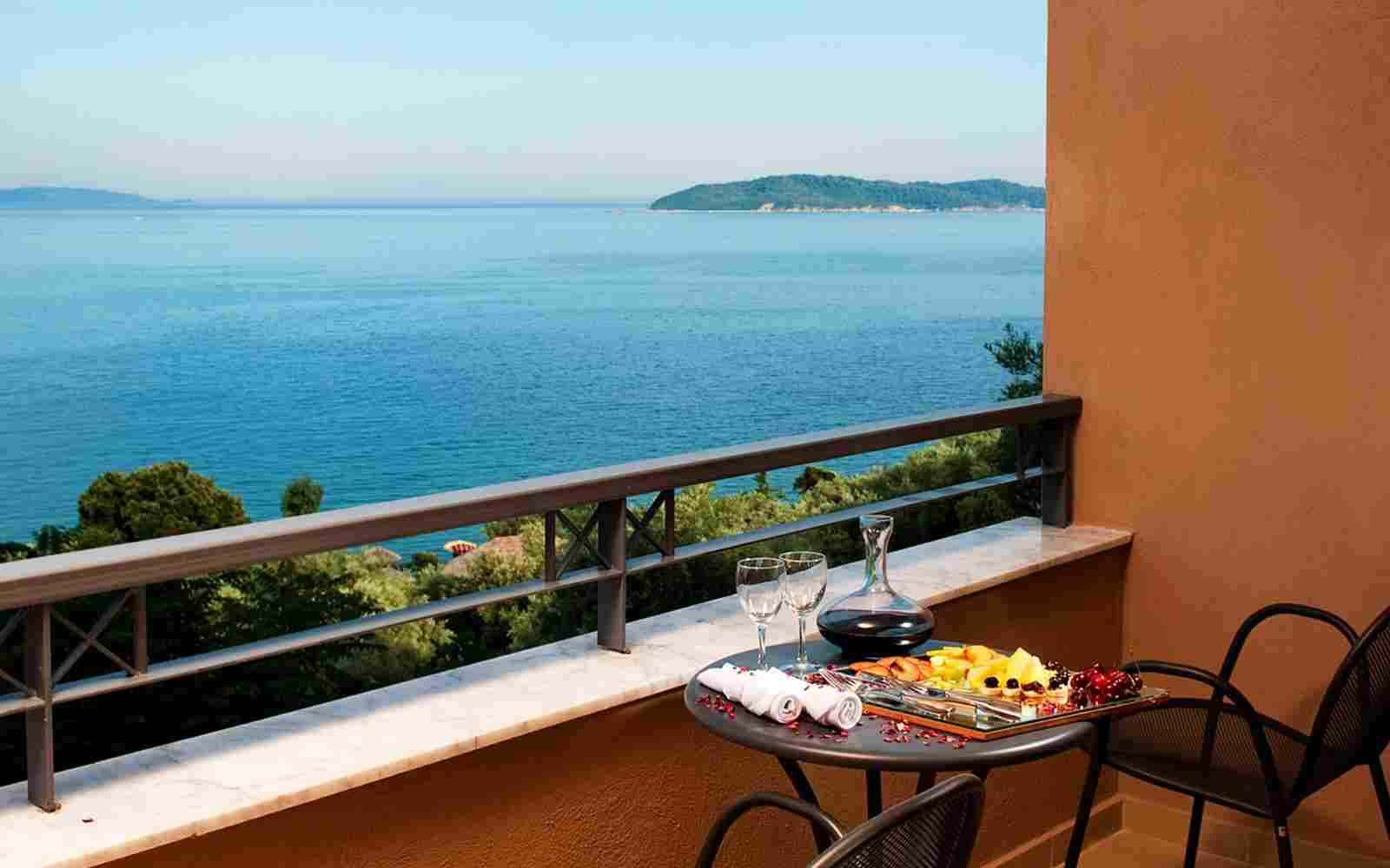 https://www.itremoschettieri.org/wp-content/uploads/2016/03/summer-room-16.jpg